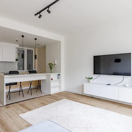 Huswell - Modern Centrally Located In *