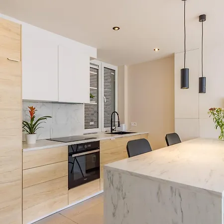 Huswell - Modern Centrally Located In